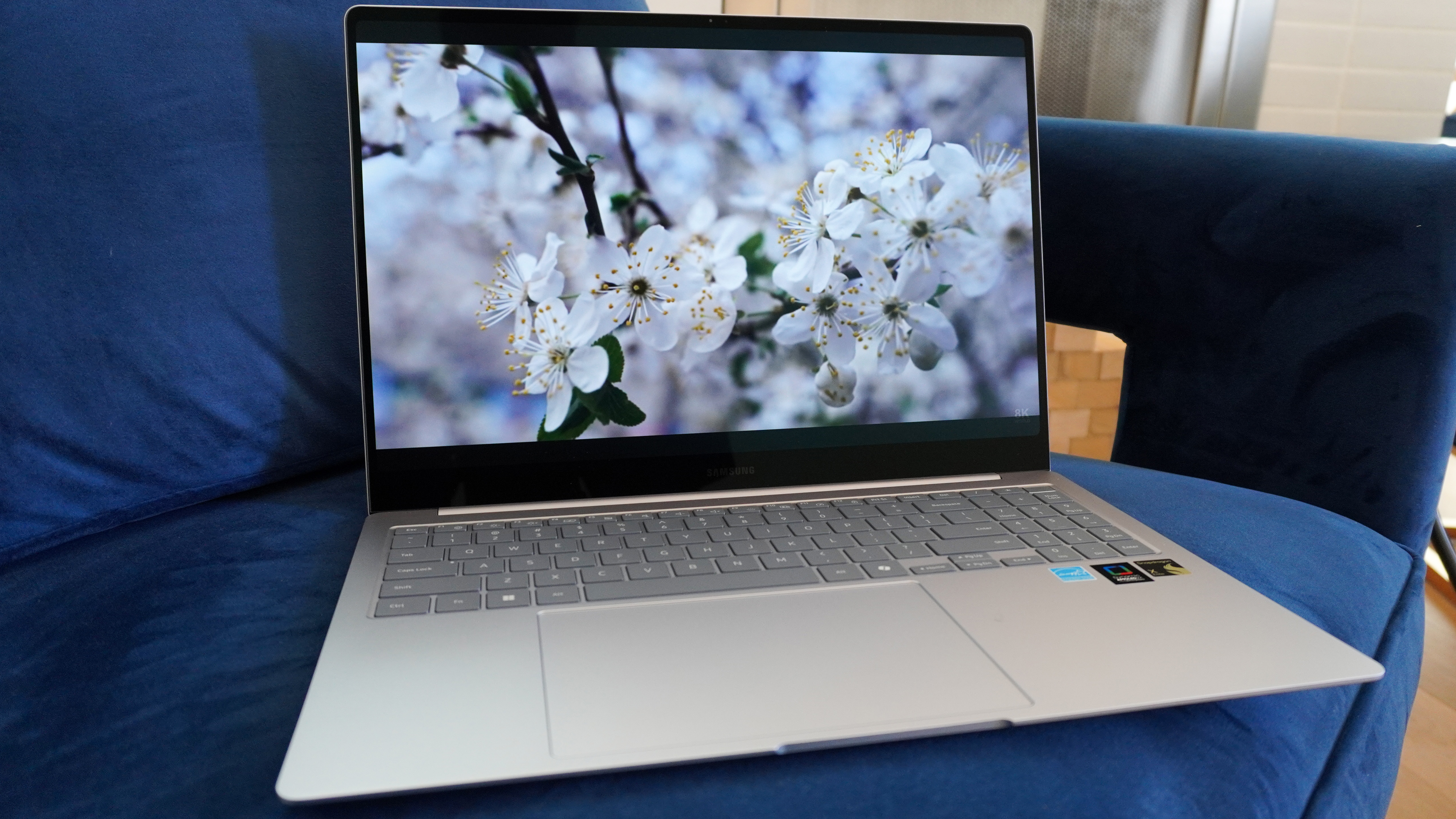 galaxy-book4-edge-2.jpg